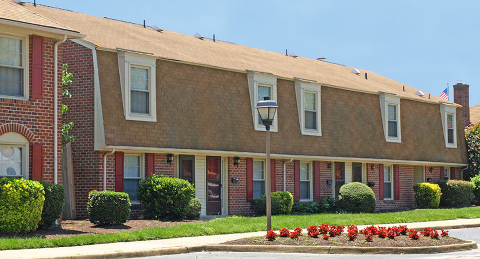 <p>Johns Creek Apartments, Hampton, VA</p>
